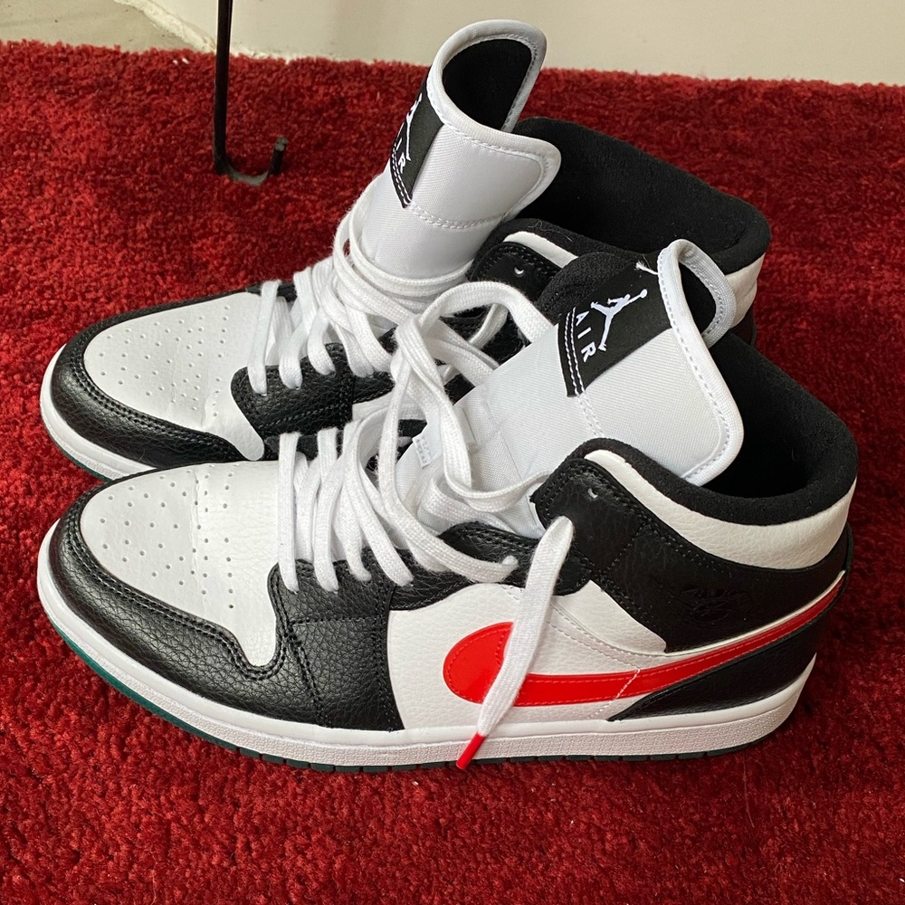 Nike Jordans RARE - Picture 7 of 8